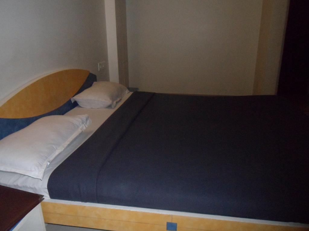 Hotel Dudawat Ahmadábád Szoba fotó