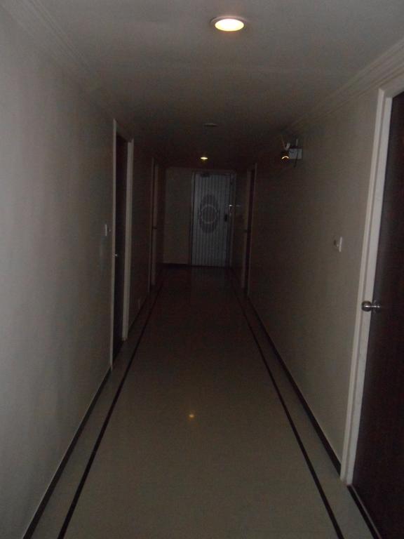 Hotel Dudawat Ahmadábád Kültér fotó